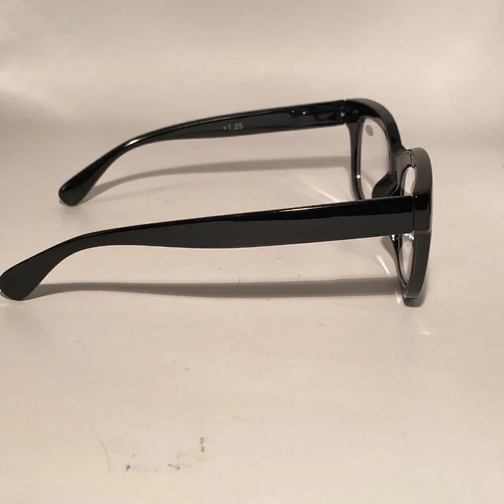 1490 Mona Reading Glasses 1.25 Reading Glasses Black Frames NWT